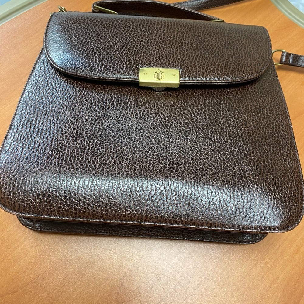 MARK CROSS 1845 New York cross body VINTAGE Leather handbag with gold accents. - Picture 6 of 16
